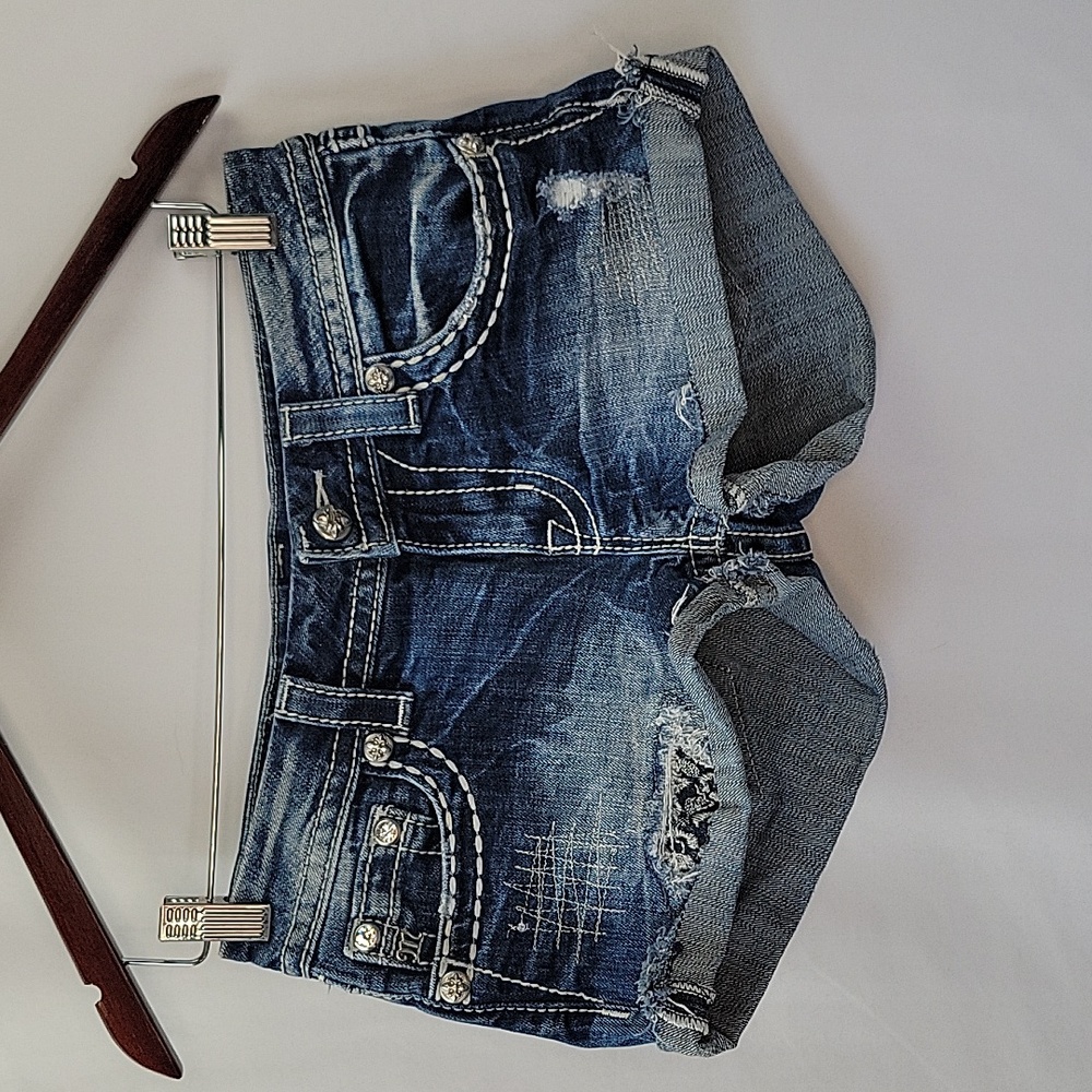 Miss Me Distressed Signature Jean Shorts Medium Wash Size 27
